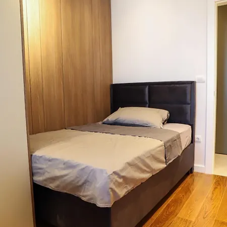 Modernapartmentsbl Apartman
