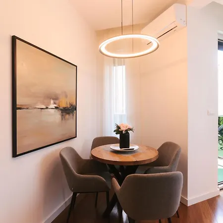 Modernapartmentsbl Apartman *