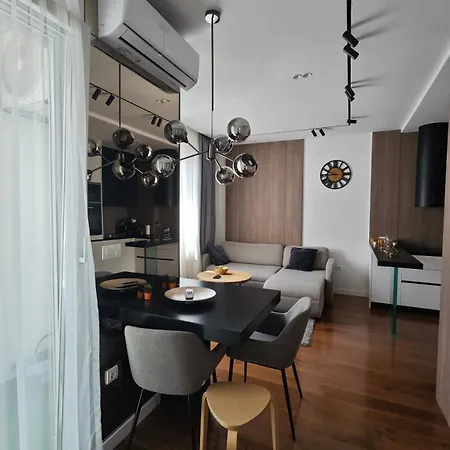 Modernapartmentsbl Apartman